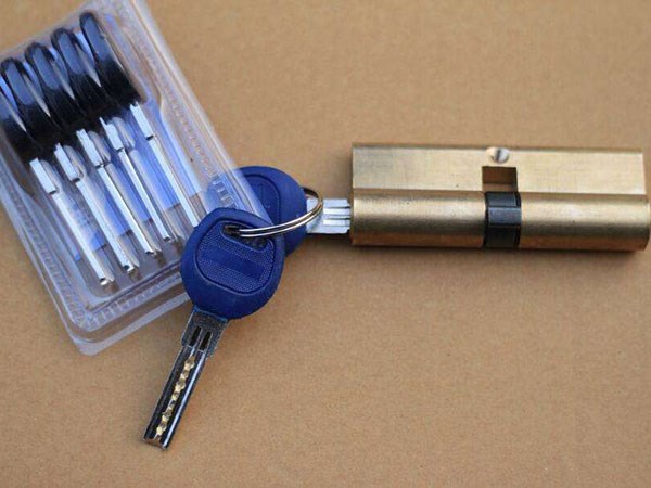 昆明開汽車鎖電話（修鎖換鎖芯電話）